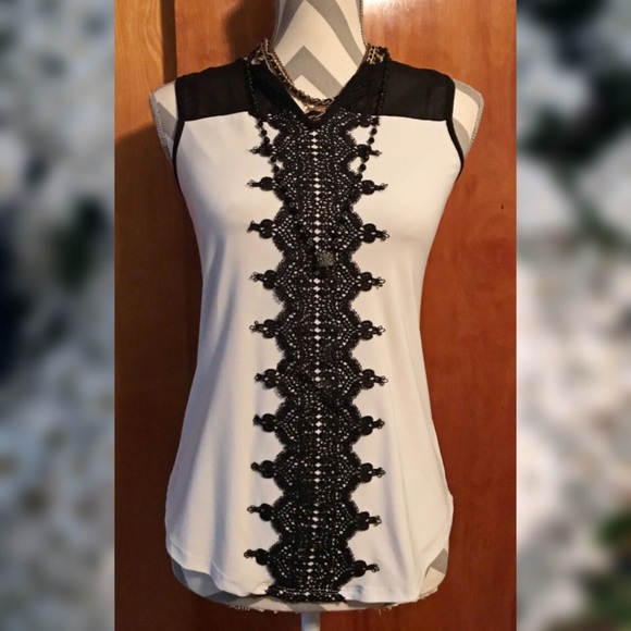 Maurices Tops - 🎉HP🎉White & Black Lace w/mesh sleeveless blouse